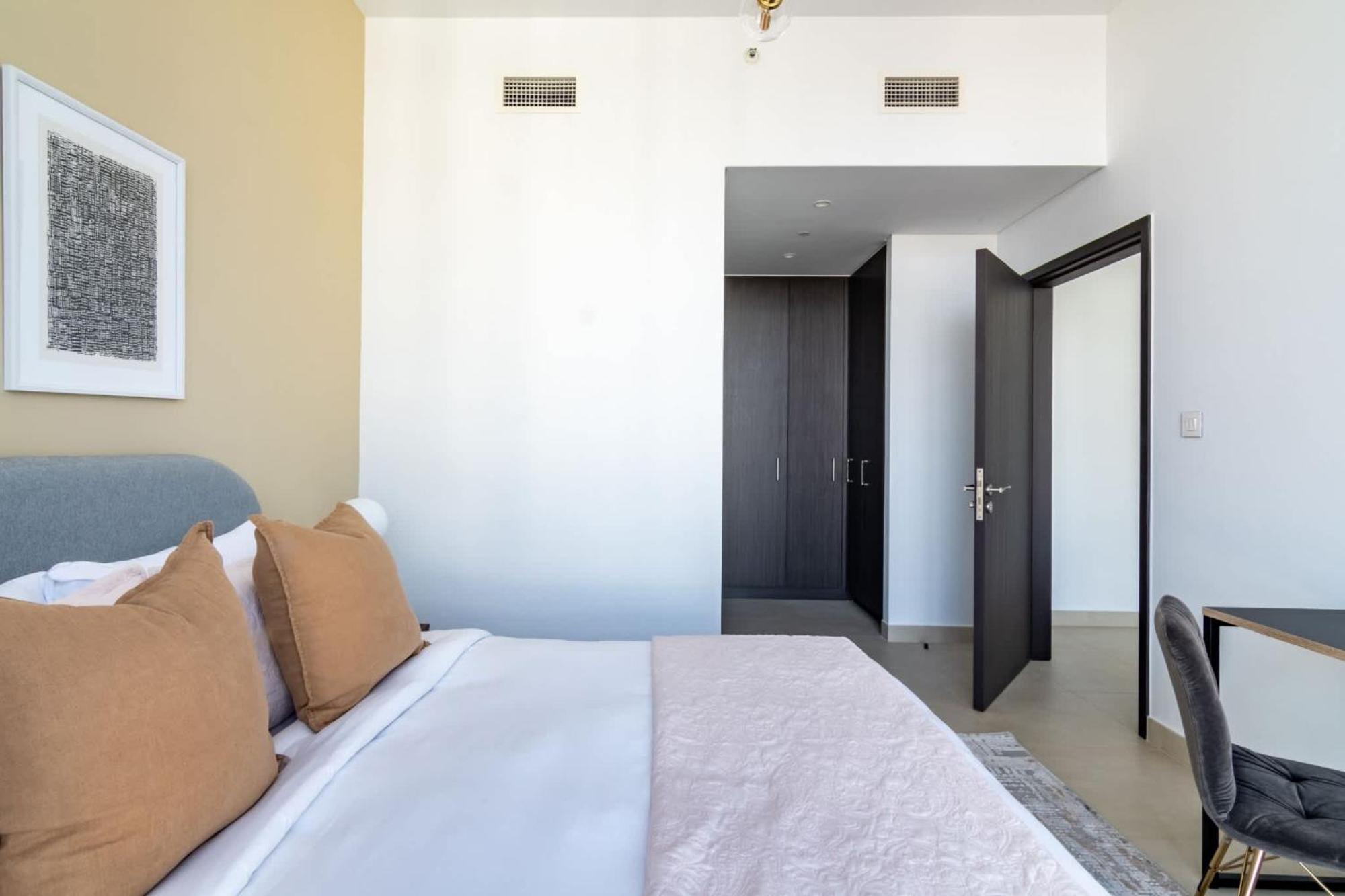 Silkhaus High Floor 2 Bdr In A New Tower Apartment