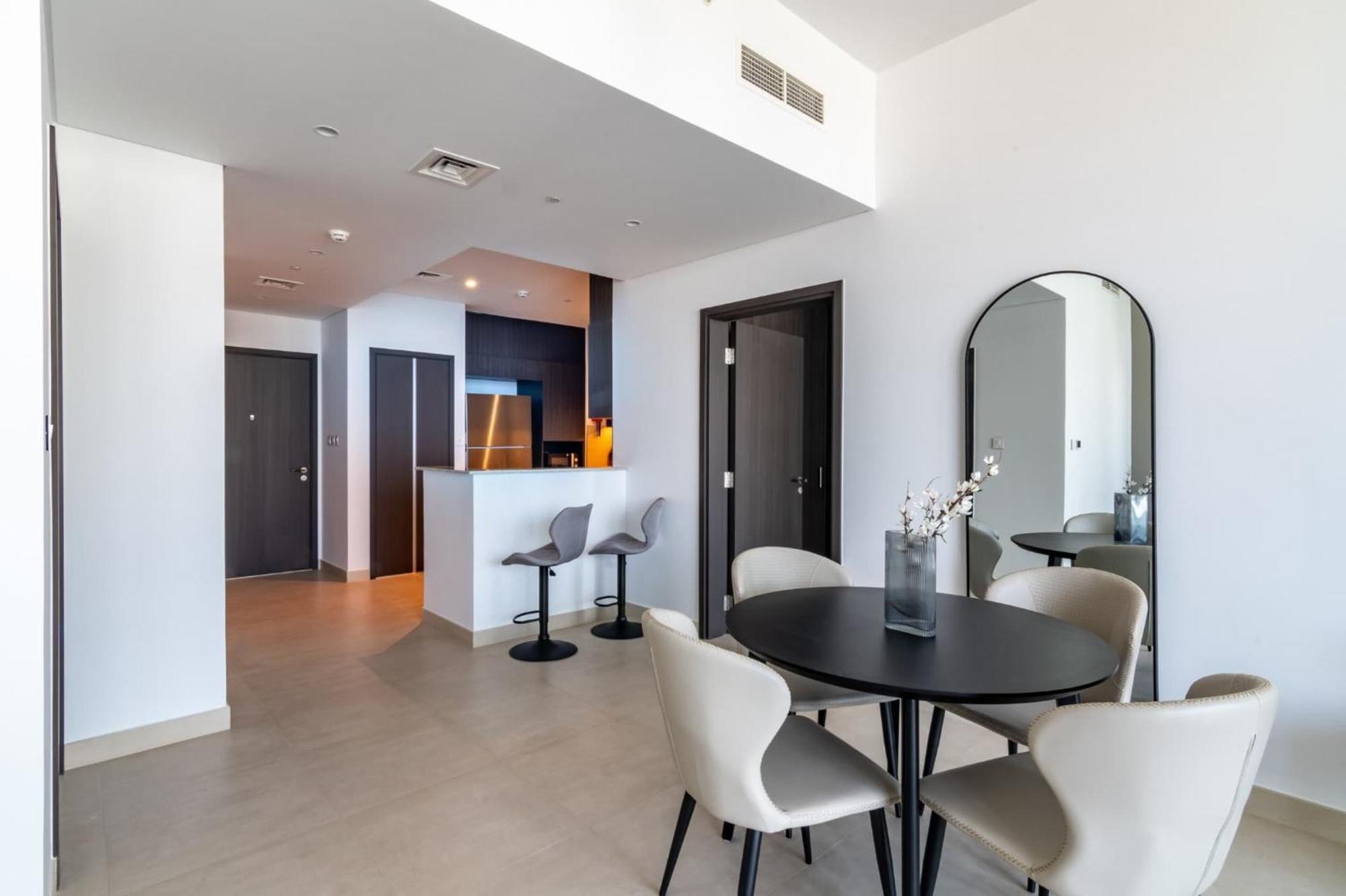 Silkhaus High Floor 2 Bdr In A New Tower Apartment *